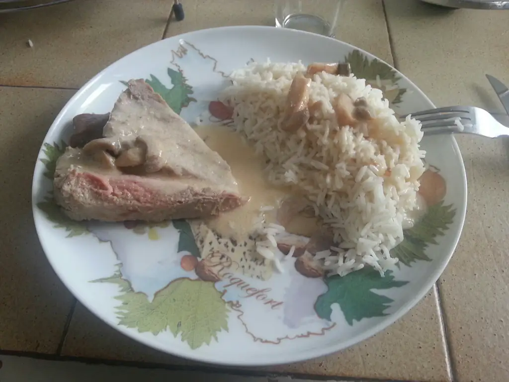 noix de veau à la crème et aux champignons