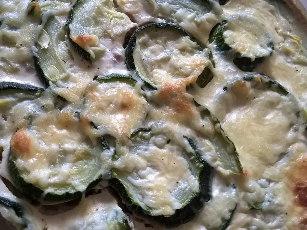 gratin de courgettes à la viande hachée et aux champignons