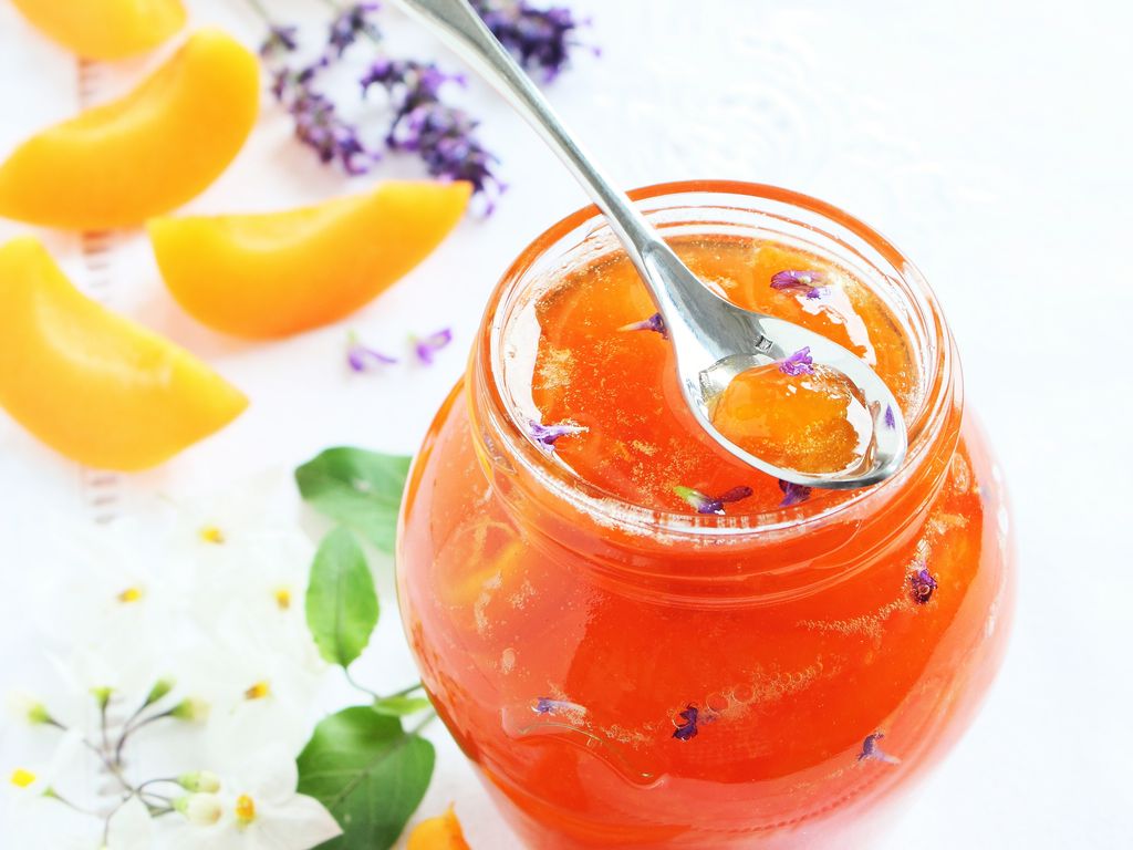 Confiture d'abricots et de nectarines à la lavande