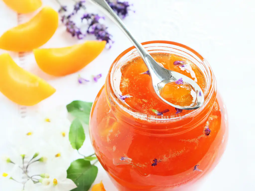 confiture d'abricots et de nectarines à la lavande