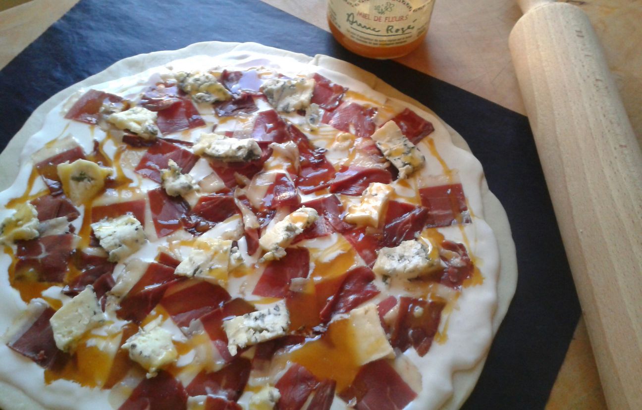 Pizza du sud ouest : magret de canard, roquefort : Recette de Pizza du