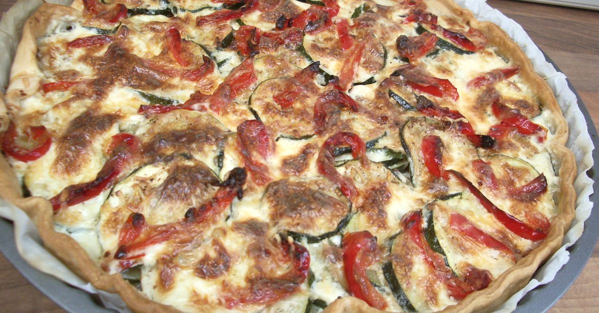 Tarte aux courgettes, aux poivrons, et aux lardons recette de Tarte