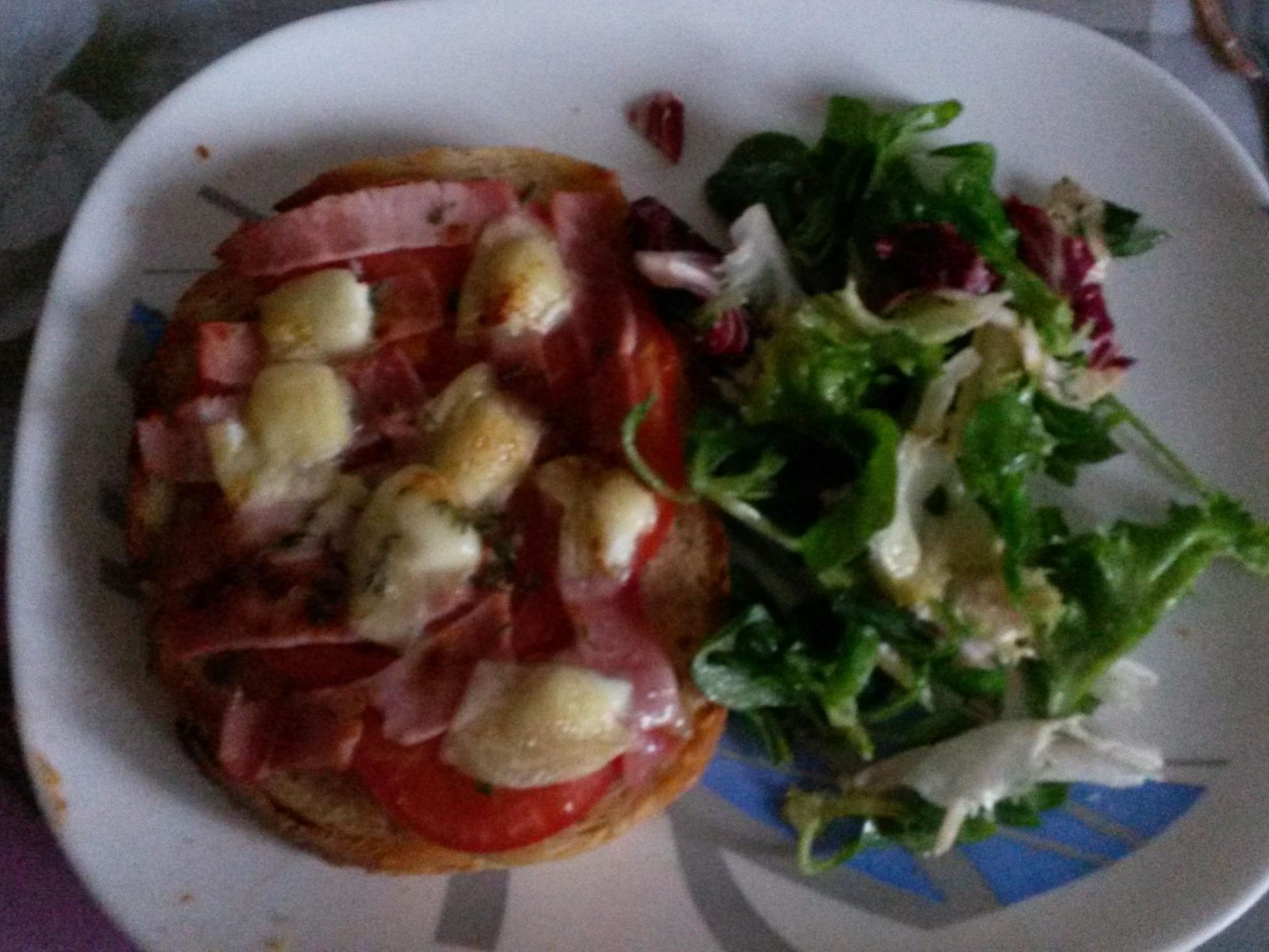 Bruschetta tomate, chèvre et jambon cru Recette de Bruschetta tomate