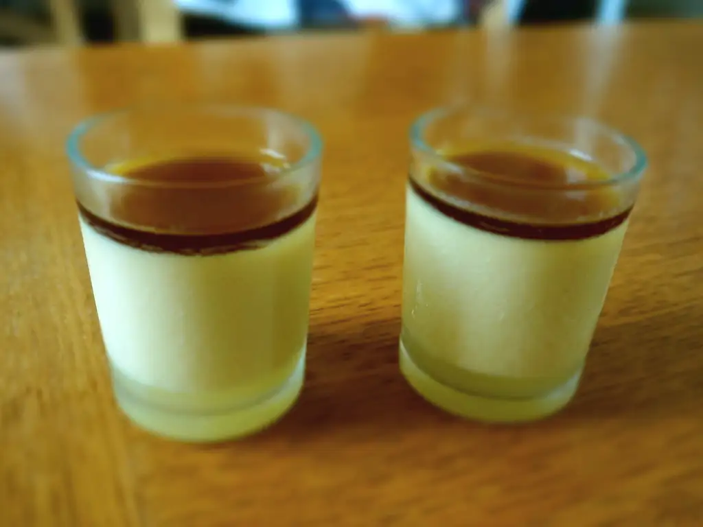 panna cotta au citron et sirop de basilic