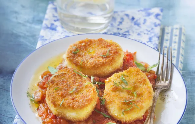 Mozzarella panée sur coulis de tomates