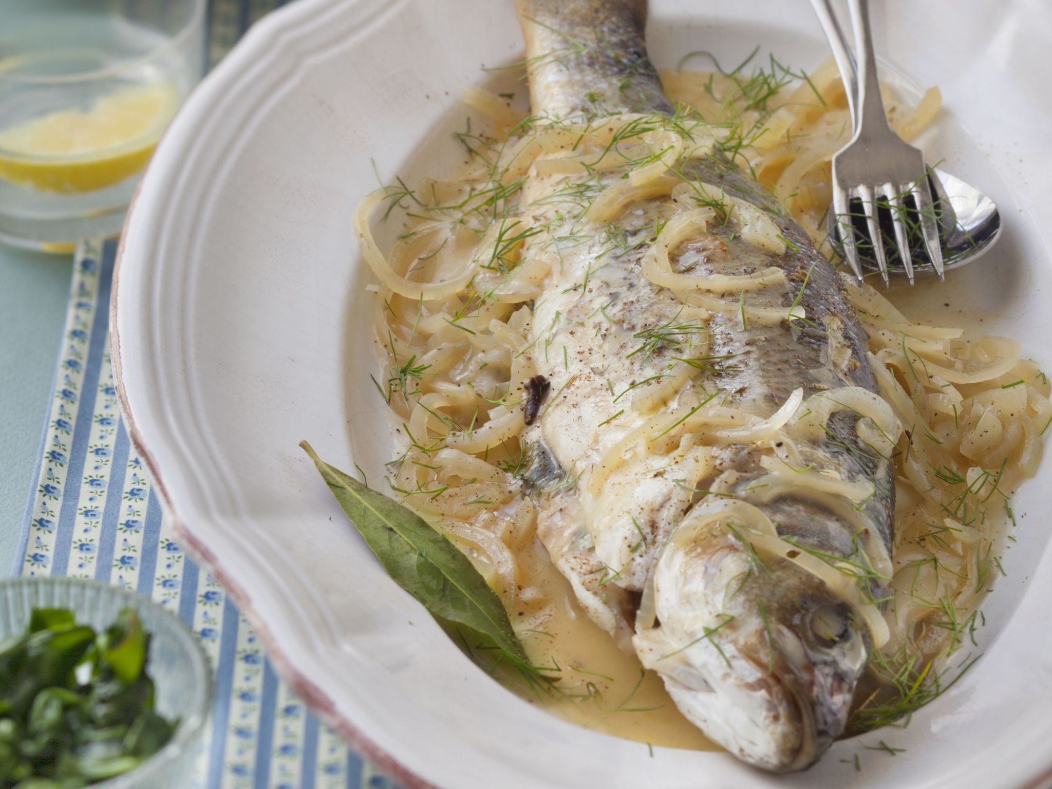Bar au vin blanc : Recette de Bar au vin blanc - Marmiton