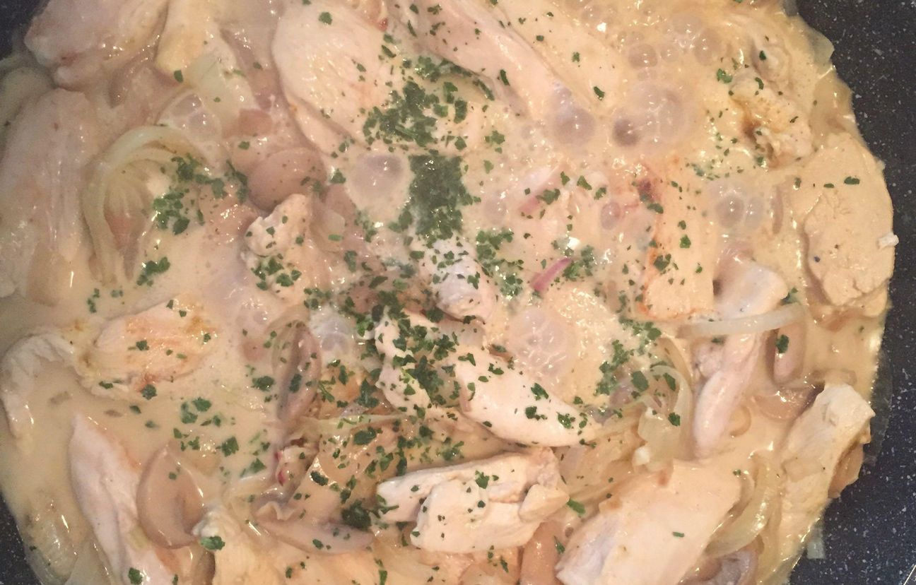 Blancs De Poulet Au Curry Et Champignons : Recette De Blancs De Poulet ...