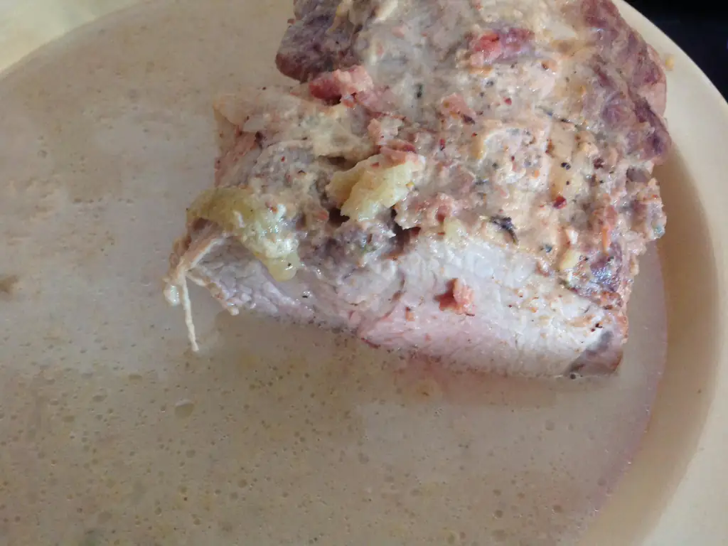 rôti de porc et lardons au lait