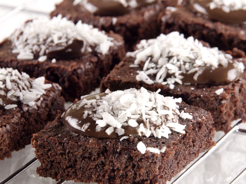 Petits Pavés Au Chocolat Et Aux Amandes Ou Noix De Coco