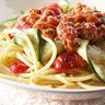 Spaghetti bolognaise et légumes grillés