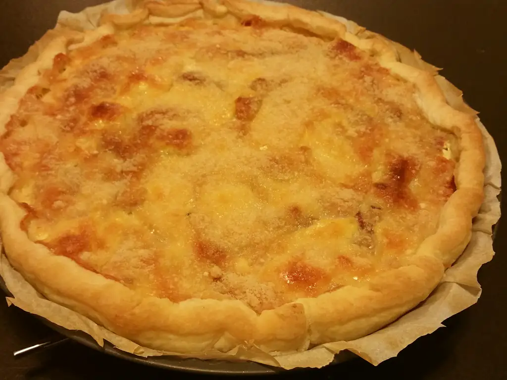 tarte au jambon cru, feta et légumes du soleil