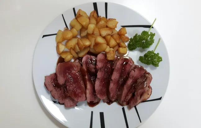 Magret de canard à la crème de cassis