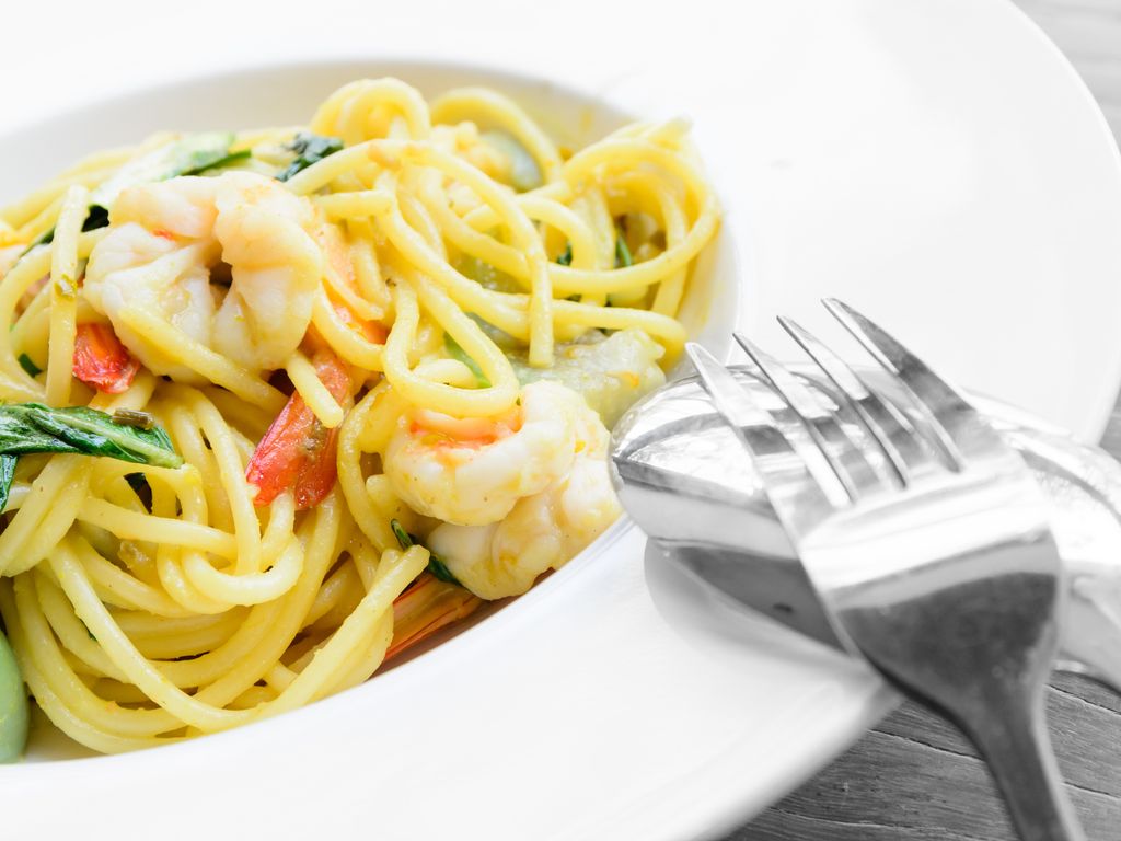 Spaghettis Aux Crevettes Et Curry : Recette De Spaghettis Aux Crevettes ...