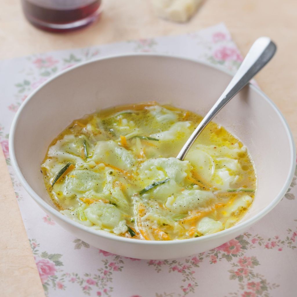 Recette de soupe de moules aux ravioles et petits légumes