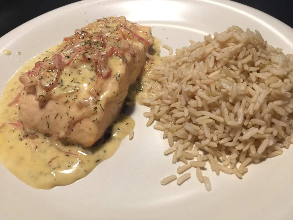 saumon poêlé et sa sauce citronnée à l'aneth