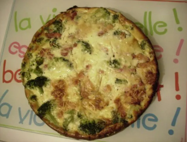 Quiche sans pâte aux brocolis : recette de Quiche sans pâte aux brocolis