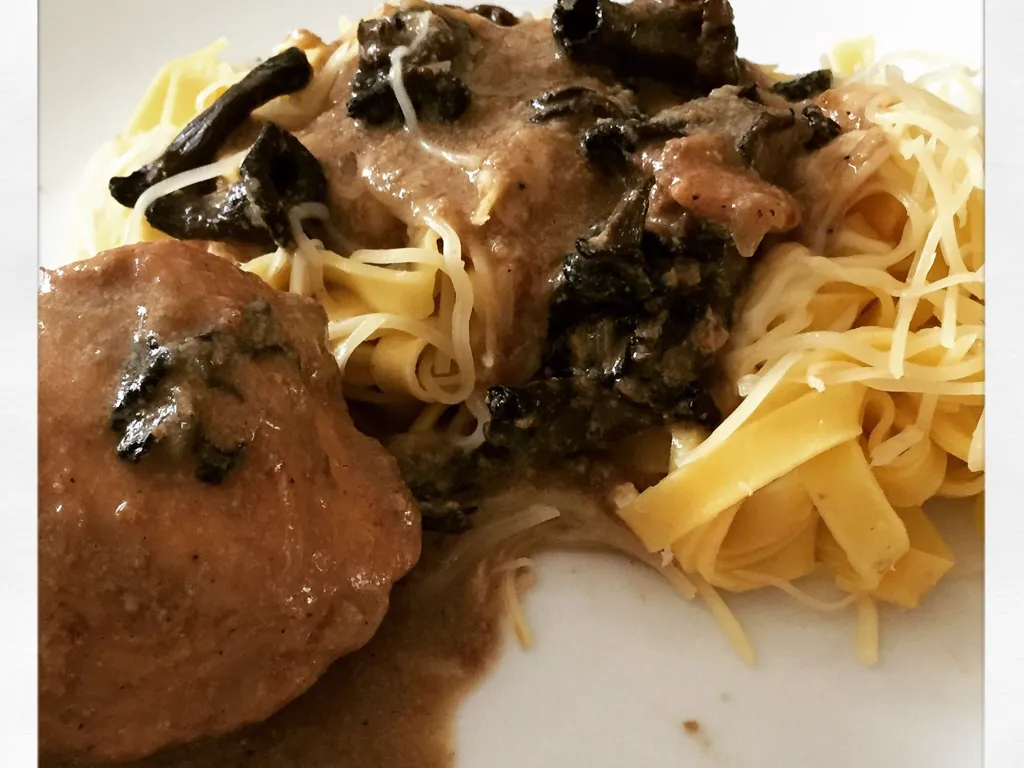 cuisse de poulet sauce aux trompettes