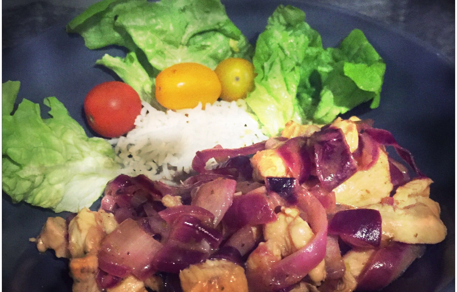 Emincé de poulet au citron vert et oignon rouge : Recette de Emincé de