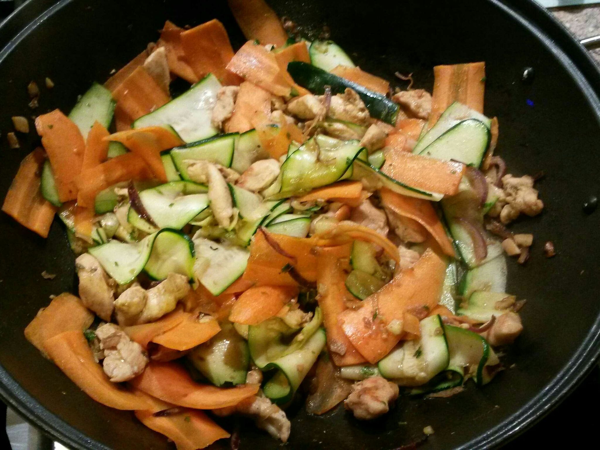 Escalopes de poulet asiatique et tagliatelles de légumes : Recette de ...