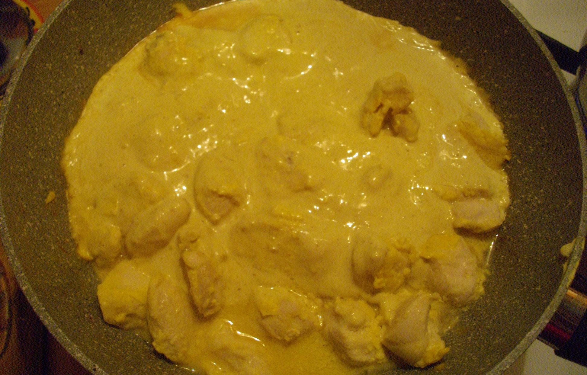 Emincé de poulet au curry et à la crème : Recette de Emincé de poulet