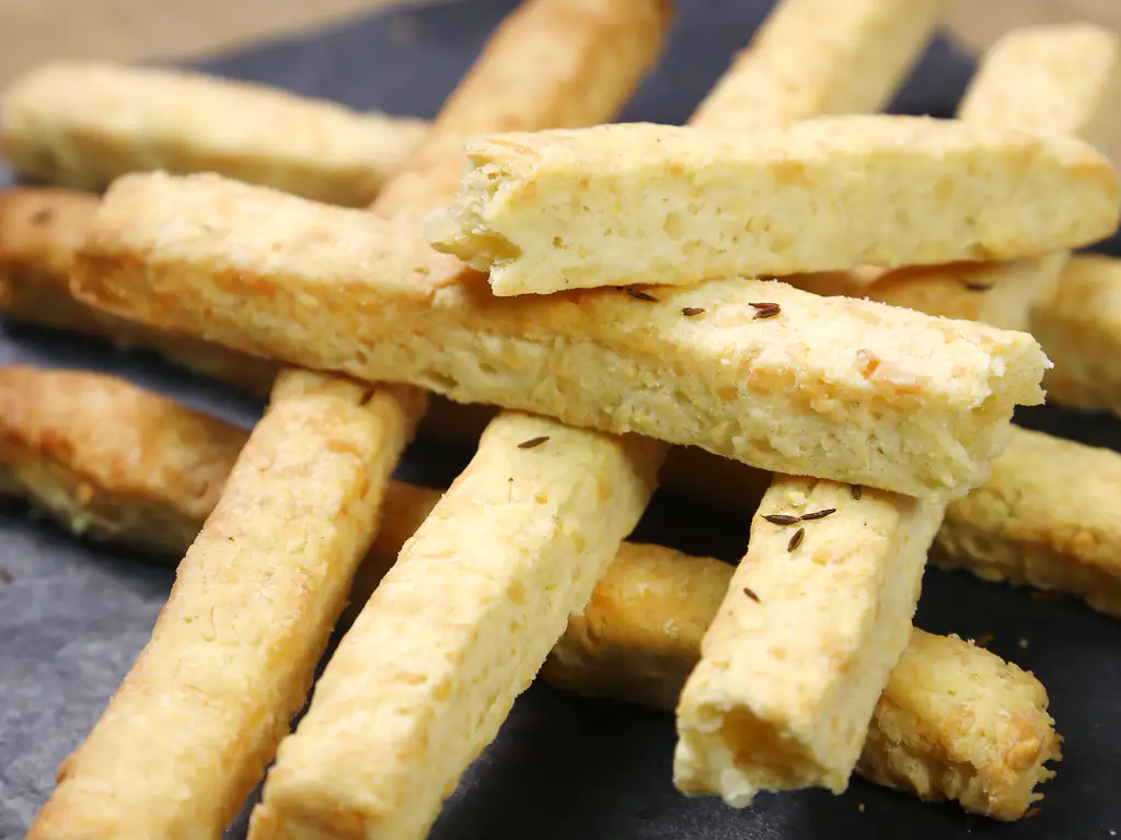 bâtonnets de fromage croustillants (breadsticks au fromage)