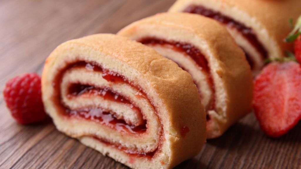 Gateau Roule A La Confiture Recette De Gateau Roule A La Confiture