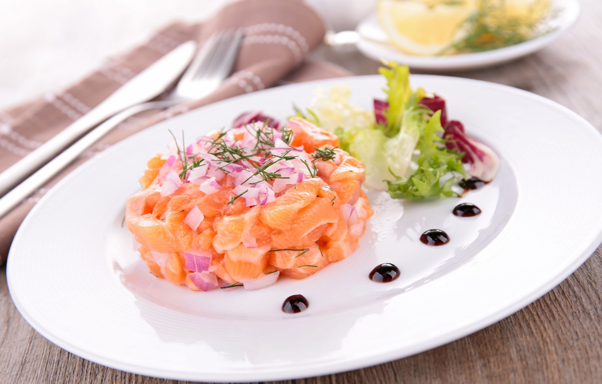 Tartare de saumon : Recette de Tartare de saumon - Marmiton