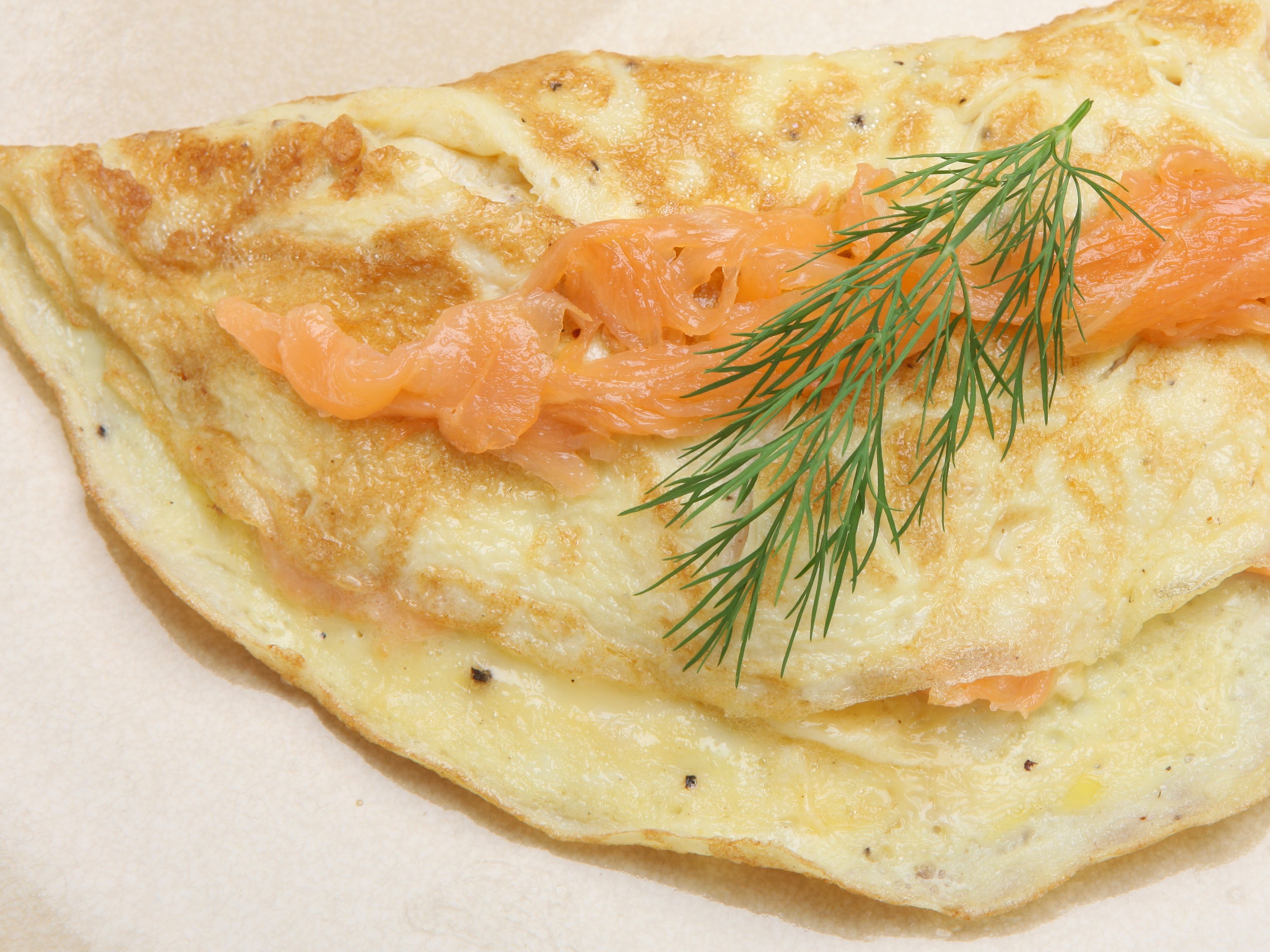 Omelette au saumon Recette de Omelette au saumon Marmiton