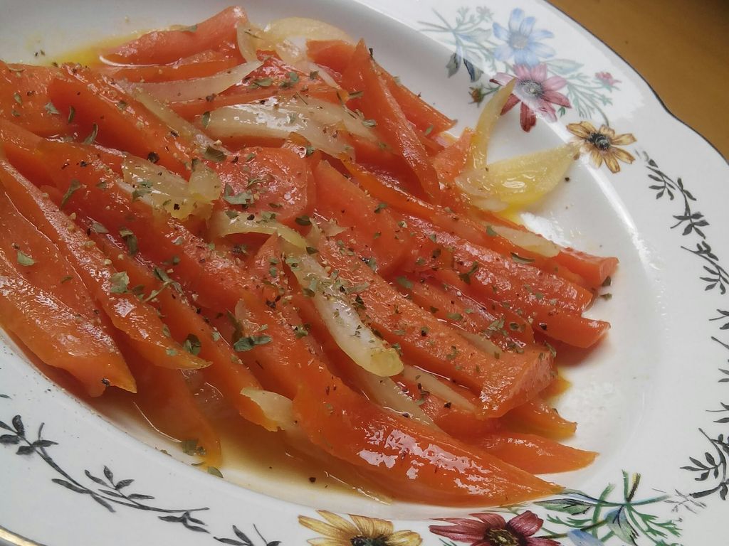 Carottes caramélisées au miel et huile à l'ail et à la coriandre