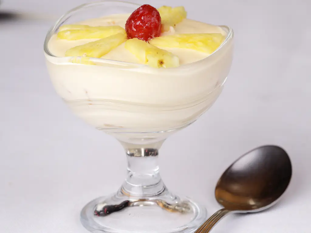 mousse à l'ananas et au rhum