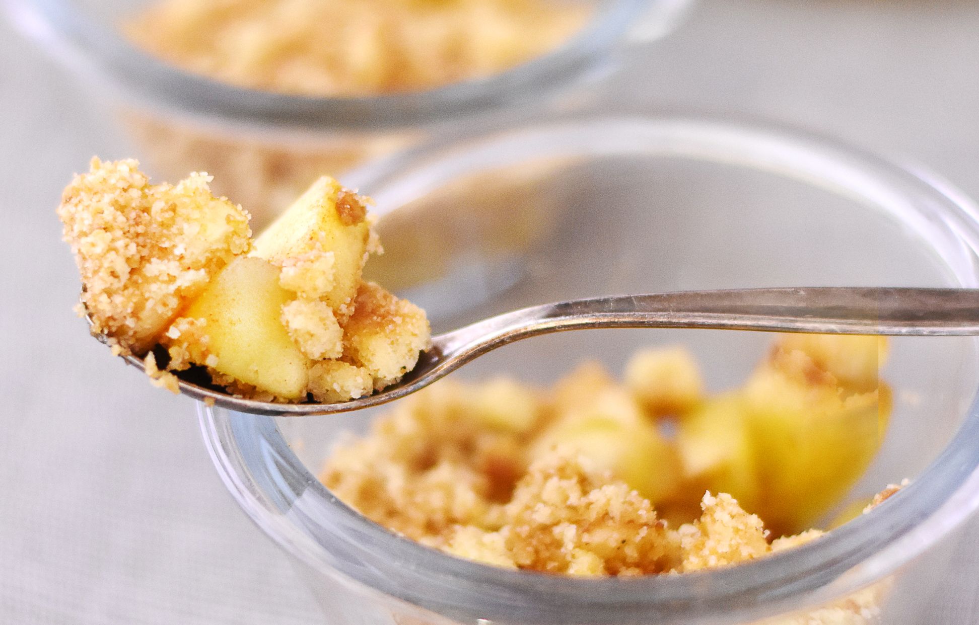 Crumble express aux pommes : Recette de Crumble express aux pommes ...