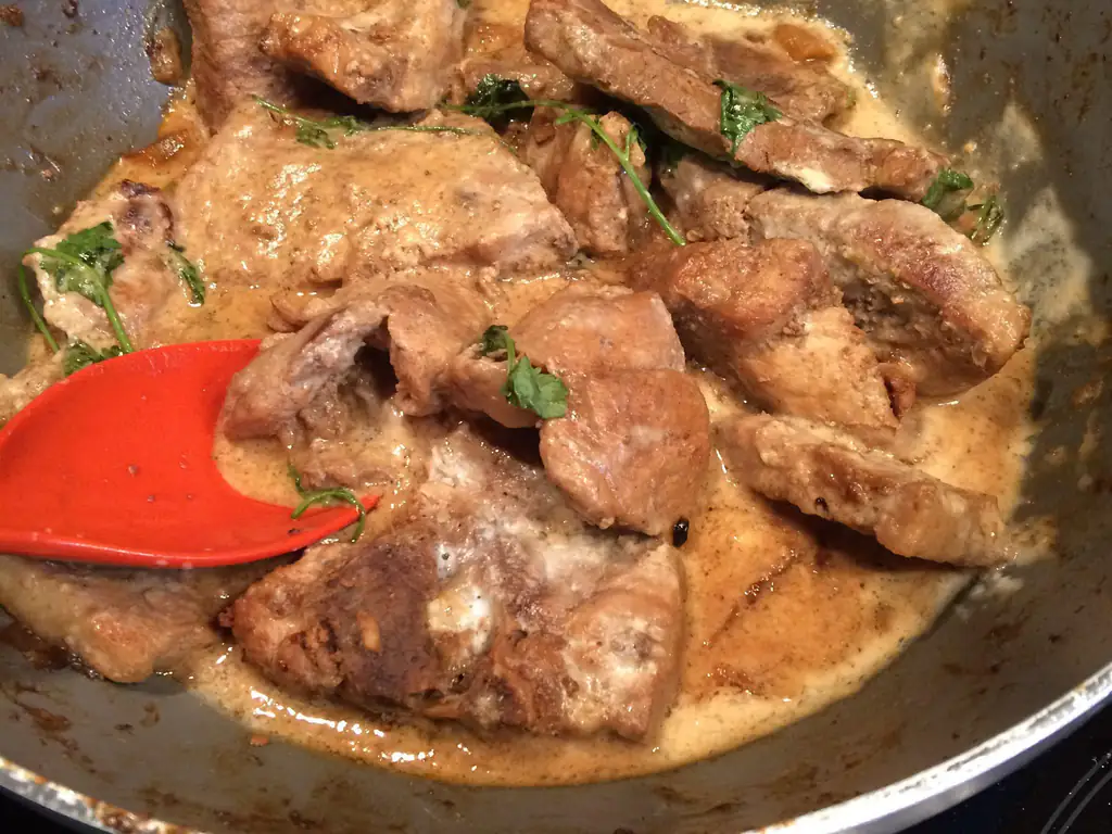 sauté de porc à la sauce d'huître, riz au lait de coco