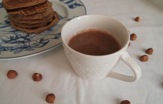 Chocolat chaud au lait d'amande : Recette de Chocolat chaud au lait d ...