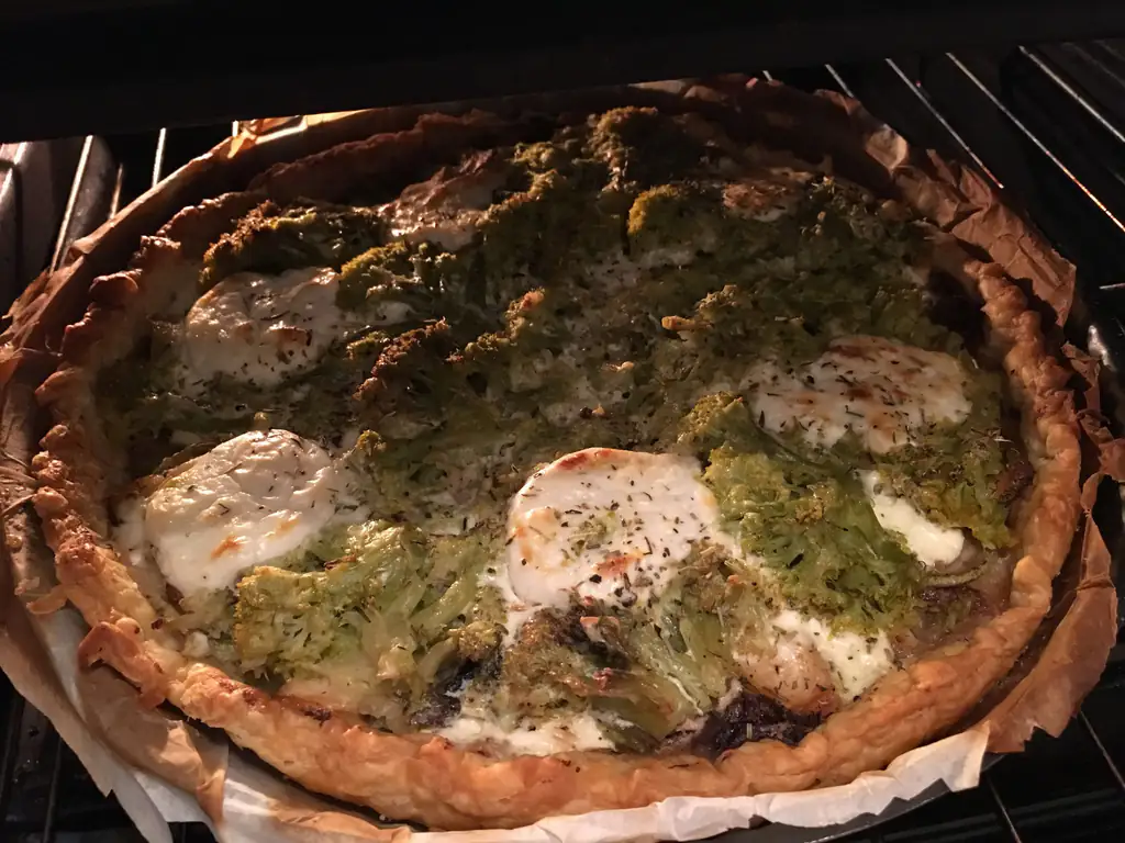 tarte au saumon, brocolis et chèvre