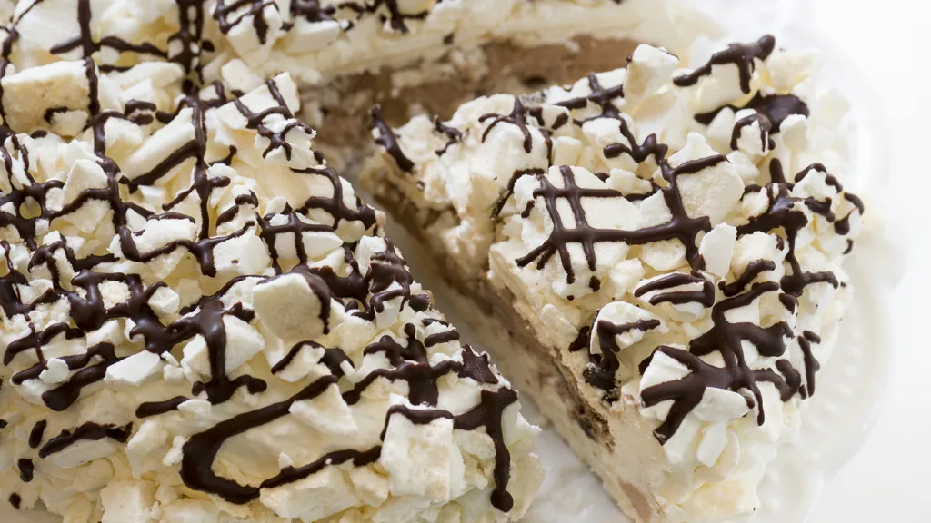 Glace A La Meringue Et Copeaux De Chocolat Recette De Glace A La Meringue Et Copeaux De Chocolat