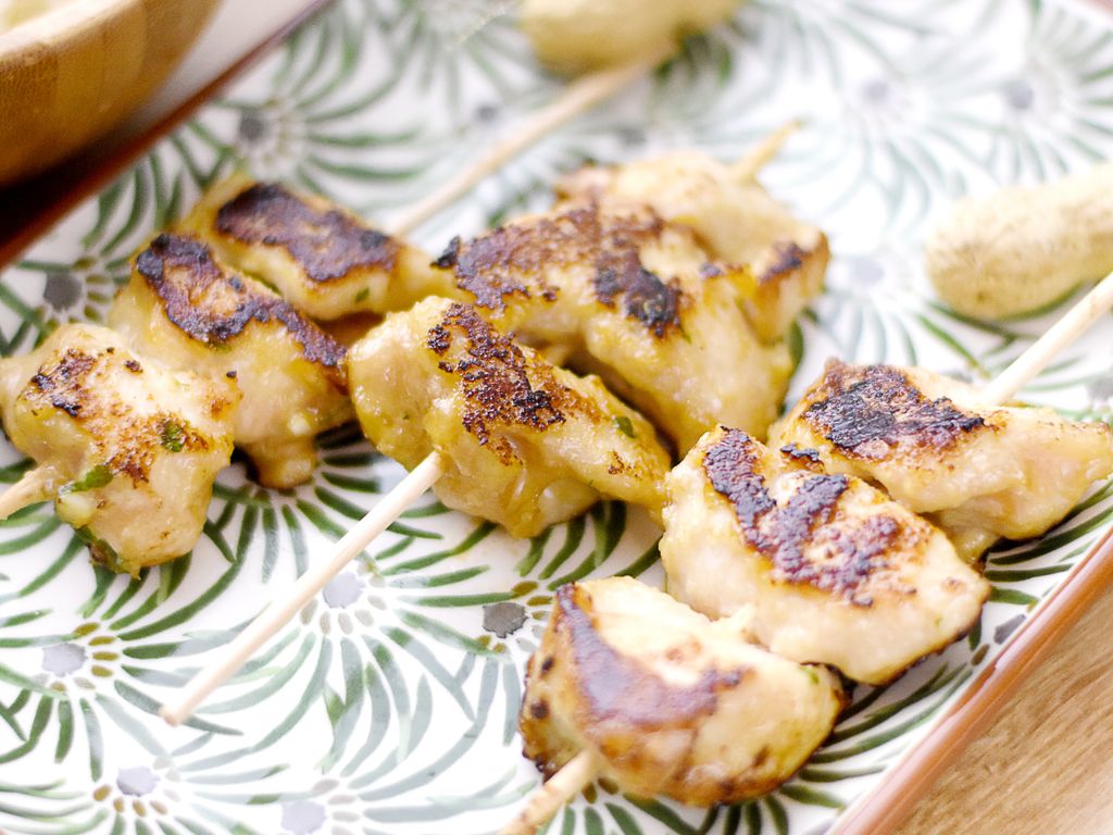 Brochettes de poulet saté : Recette de Brochettes de poulet saté