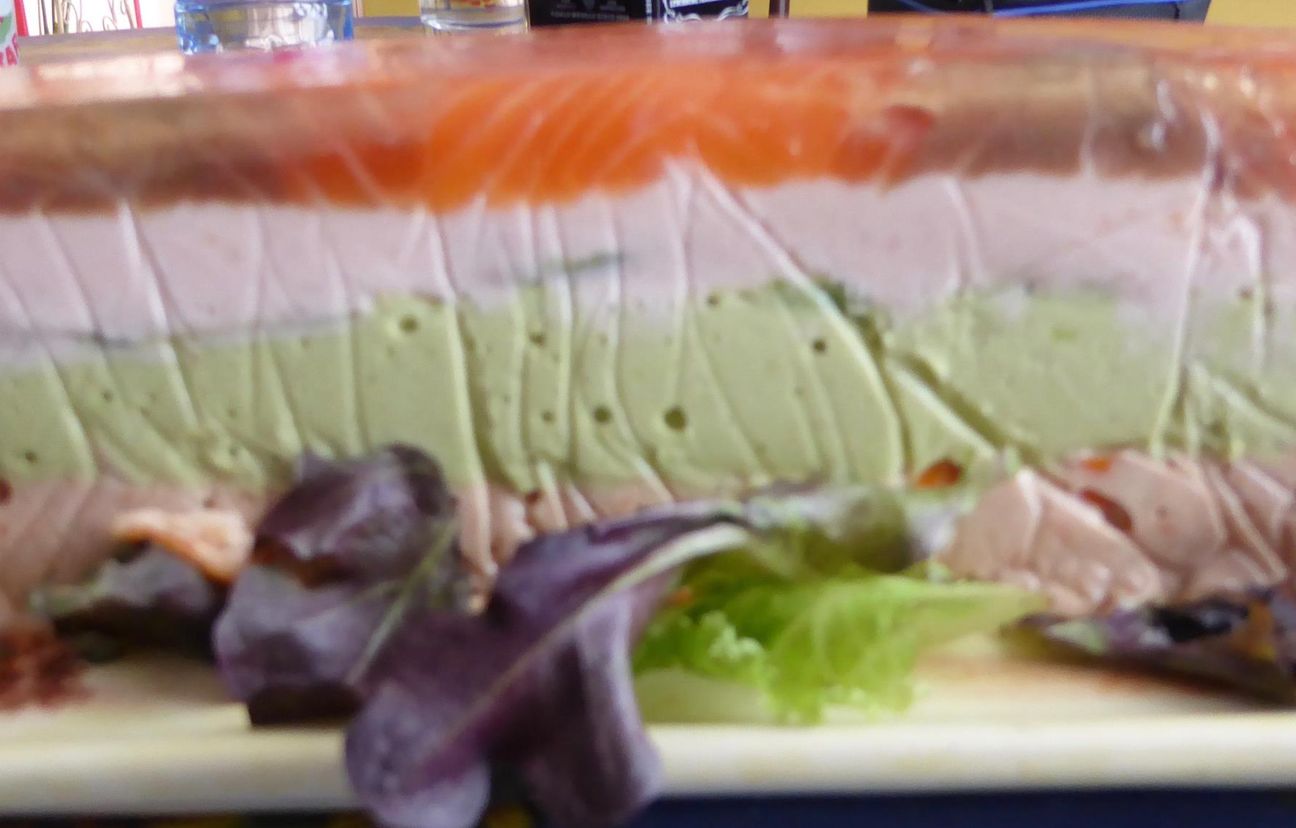 Terrine de saumon, avocat et surimi Recette de Terrine de saumon, avocat et surimi Marmiton