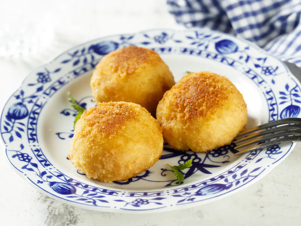knödels farcis aux prunes (quenelles aux quetsches)