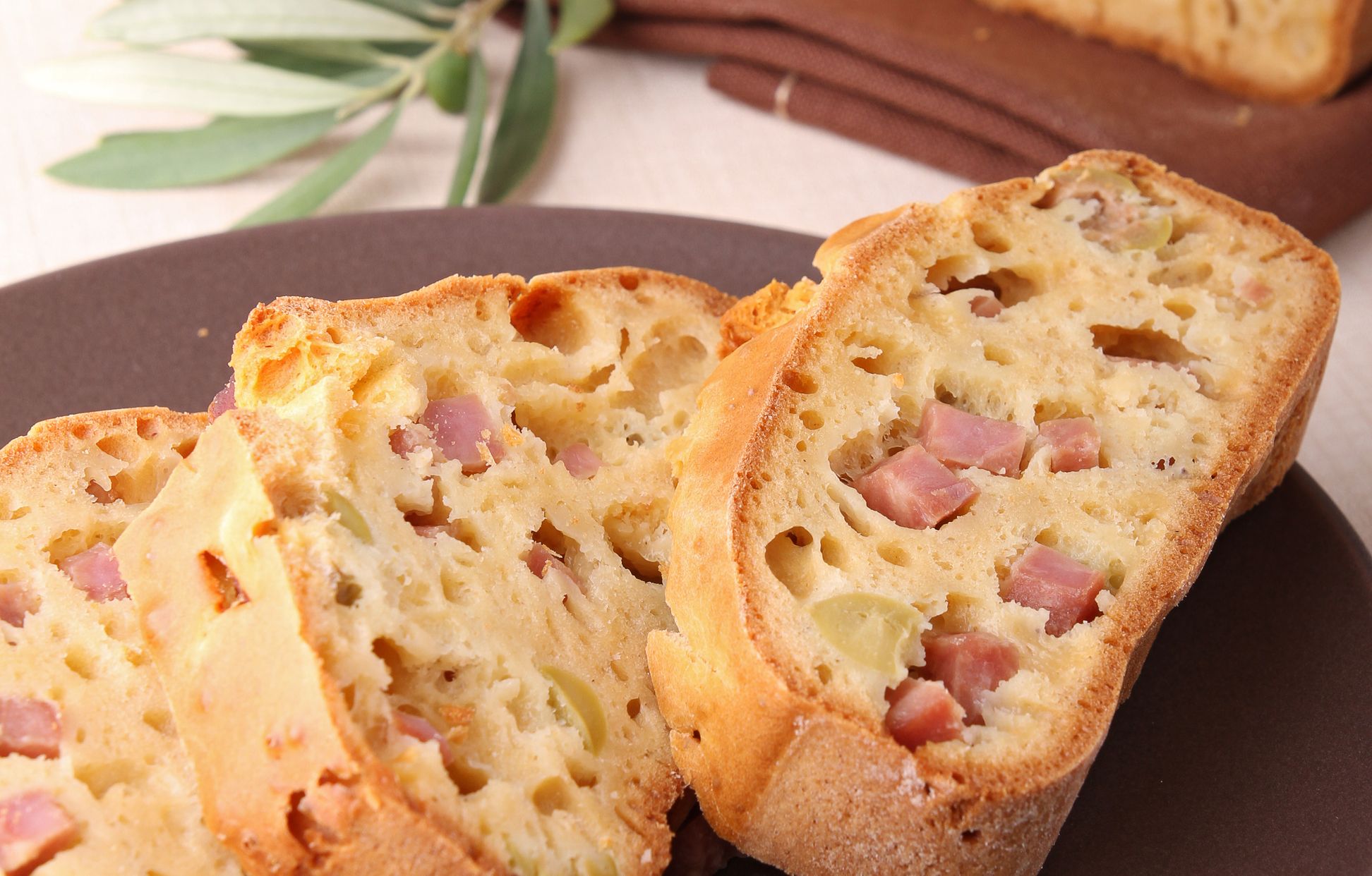 Pain au jambon et aux olives Recette de Pain au jambon et aux olives