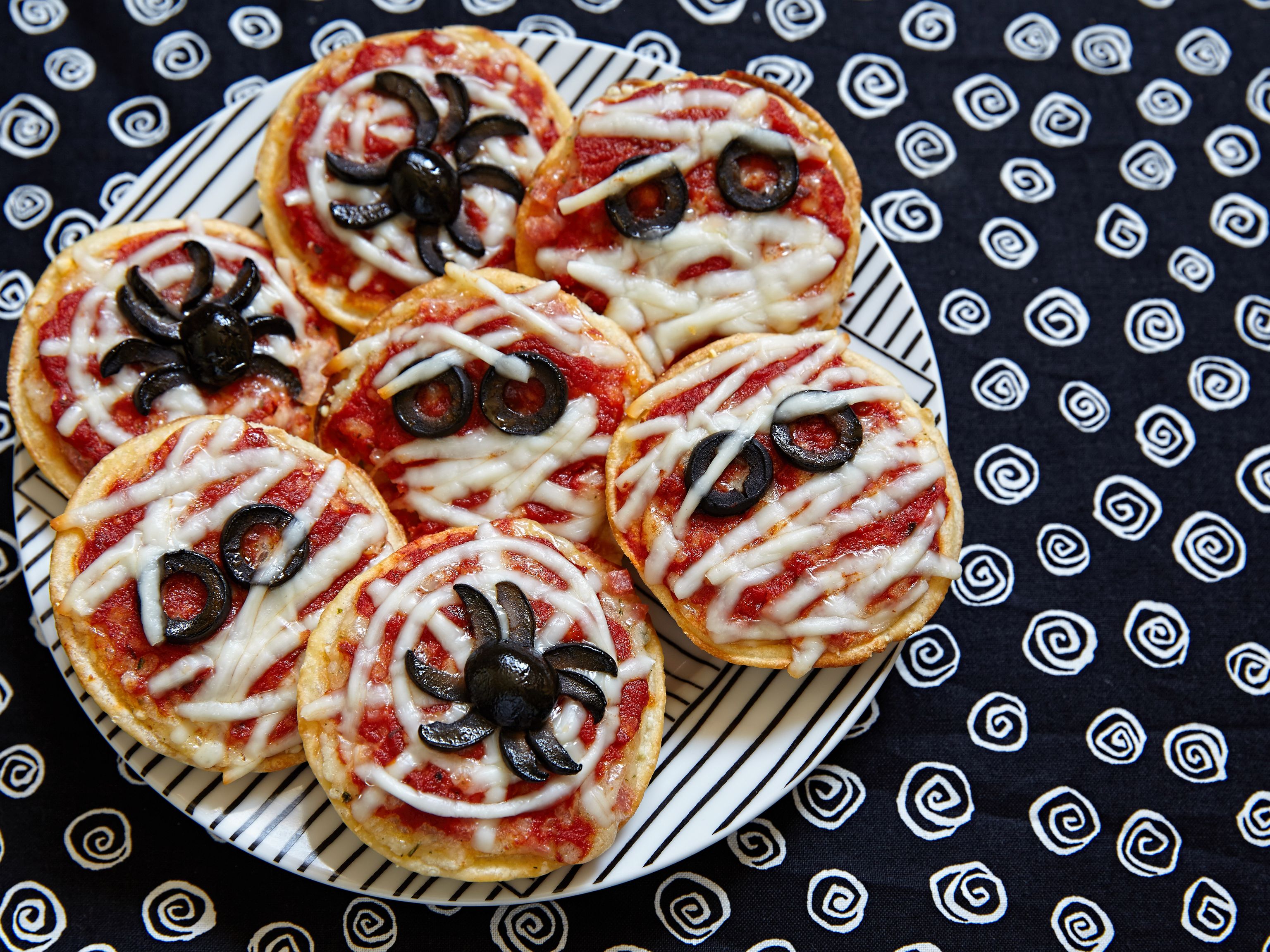 Mini pizzas du diable (spécial Halloween) Recette de Mini pizzas du