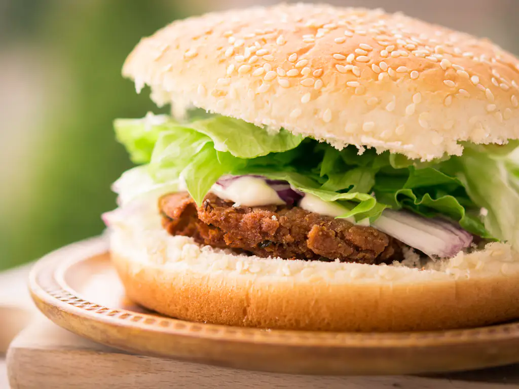hamburger végétarien au steak de soja
