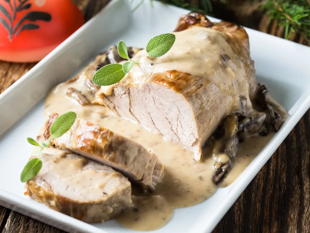 rôti de porc aux oignons et au lait