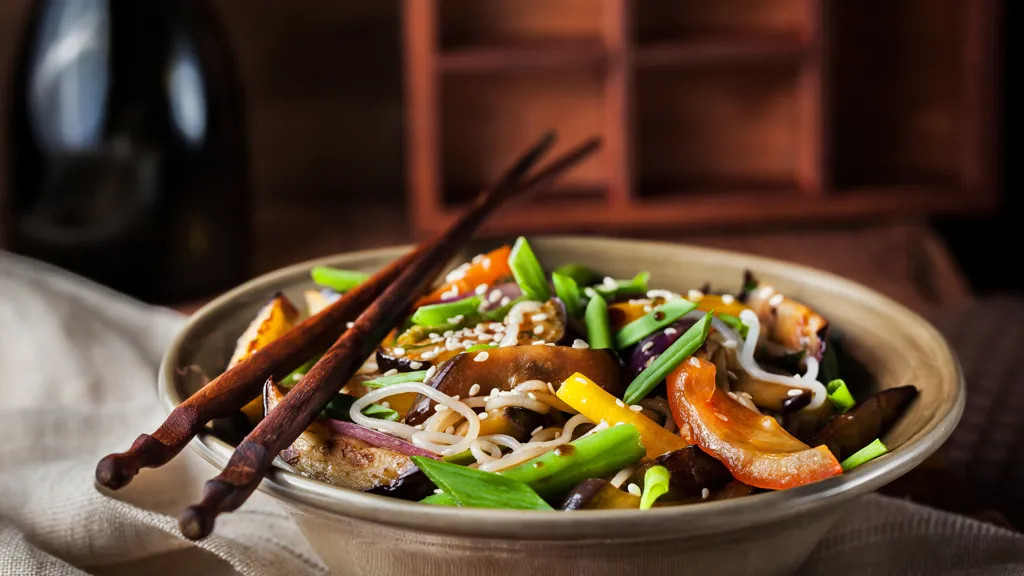 Légumes croquants aux nouilles de riz : découvrez les recettes de