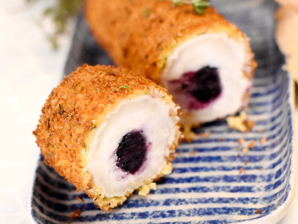 chèvre frit farci à la confiture de myrtilles