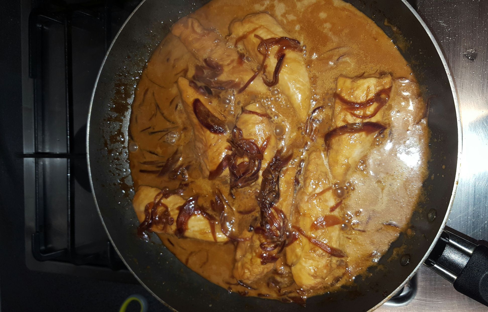 Poulet caramélisé au miel et sauce soja : Recette de Poulet caramélisé