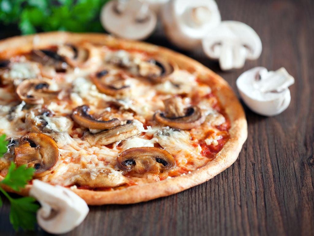 Pizza aux champignons : Recette de Pizza aux champignons