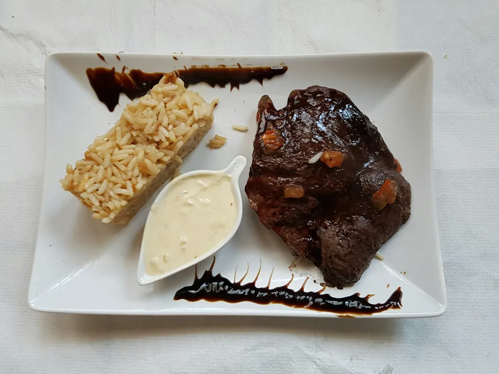 pavés de bison sauce stroganov