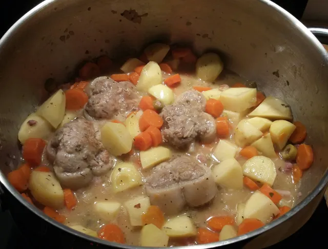 Paupiettes au vin blanc et lardons : recette de Paupiettes au vin blanc
