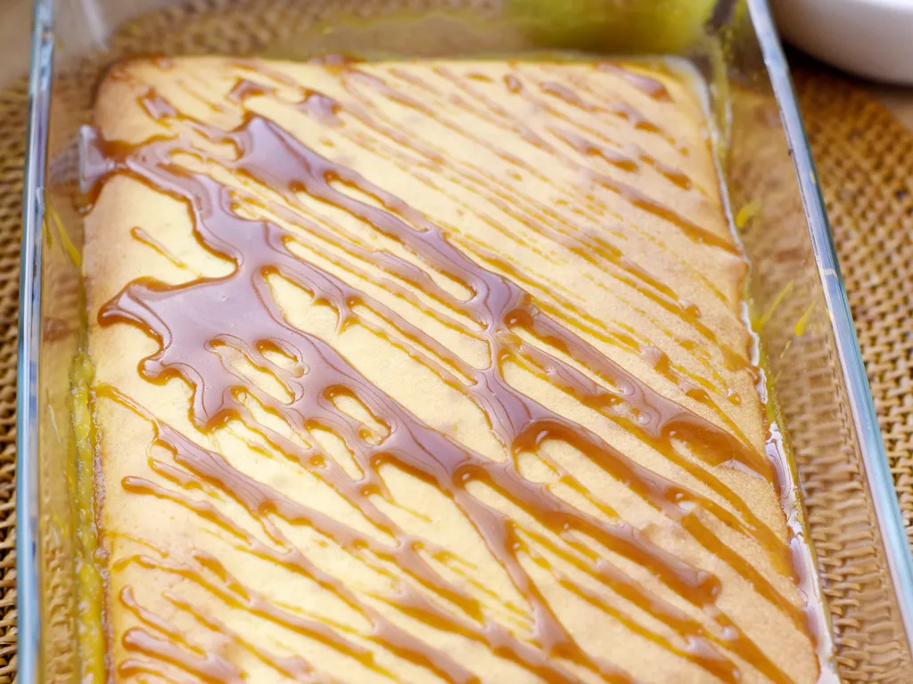 compote de pommes coiffée de son gâteau