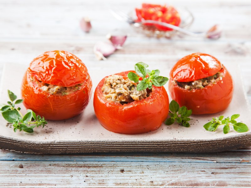 Tomates Farcies Aux Oignons Caramelises Recette De Tomates